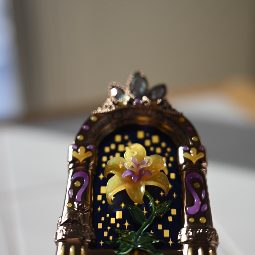 Bath & Body Works Rapunzel
Wallflower Night Light NWT Limited Edition - Picture 4 of 15
